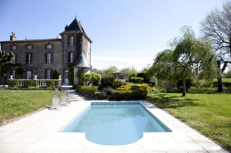 Bed and Breakfast Les Lauriers à Peyrat-de-Bellac Extérieur photo