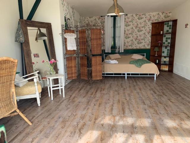 Bed and Breakfast Les Lauriers à Peyrat-de-Bellac Extérieur photo