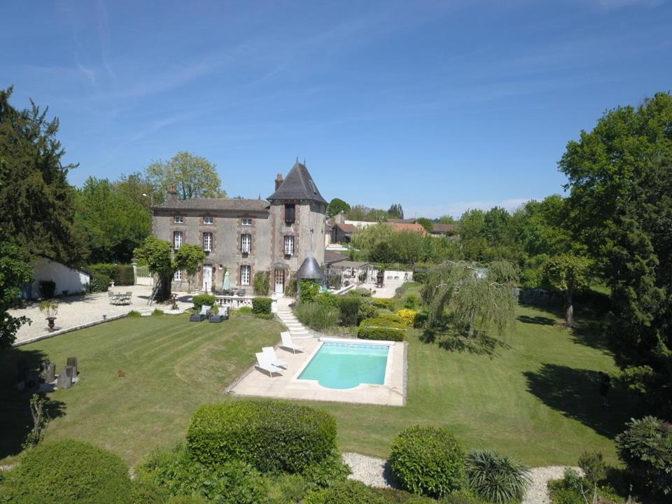 Bed and Breakfast Les Lauriers à Peyrat-de-Bellac Extérieur photo